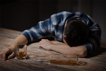 醉汉闹事，被老者吓跑后溺死，老者判赔数十万！